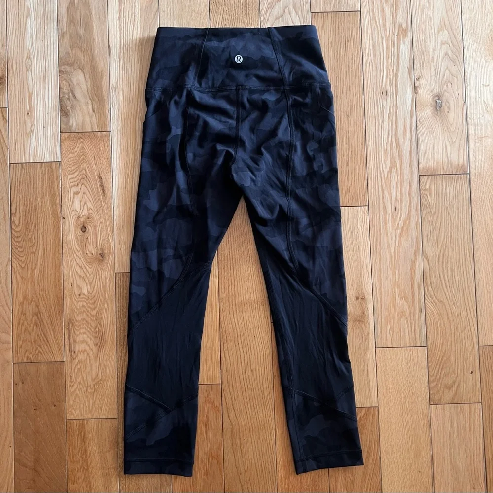 Lululemon Athletica Black Camo Mid Rise Crop Leggings‎ Pockets Yoga Size 2